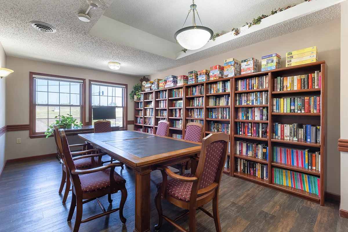 https://www.jaybirdseniorliving19.net/wp-content/uploads/2023/09/sunset-park_03_1200.webp