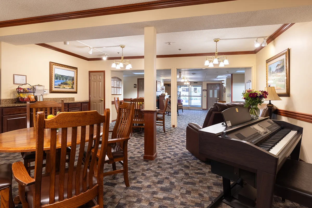 https://www.jaybirdseniorliving19.net/wp-content/uploads/2023/09/sunset-park_23_1200.webp