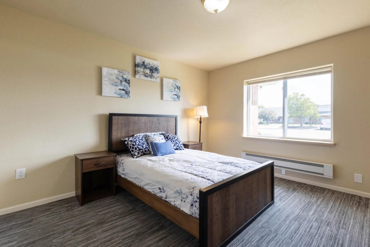 https://www.jaybirdseniorliving19.net/wp-content/uploads/2023/12/Courtyard_Estates_at_Hawthorne_Crossing_06_1200.webp