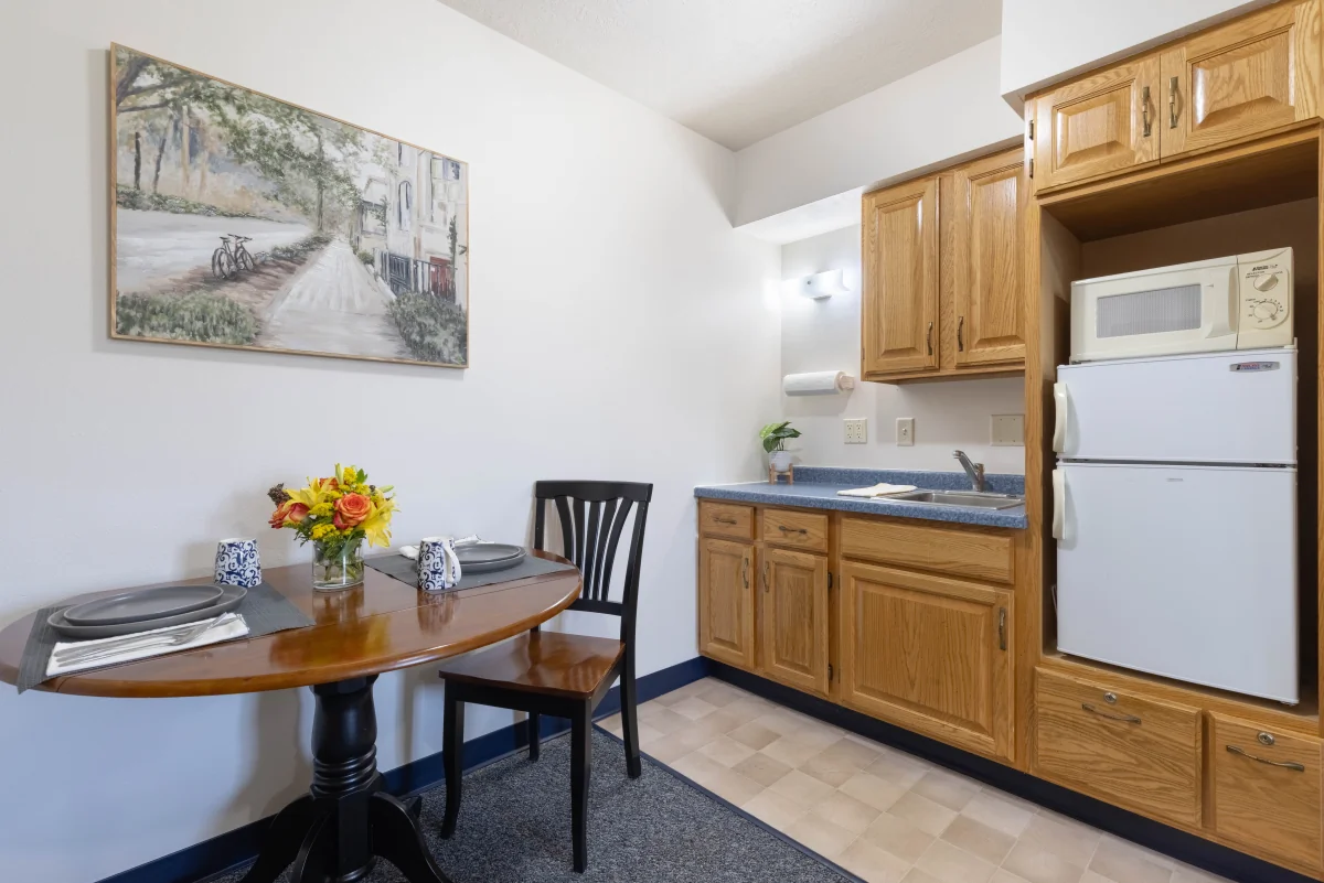 https://www.jaybirdseniorliving19.net/wp-content/uploads/2023/12/Holstein_Senior_Living_10_1200.webp