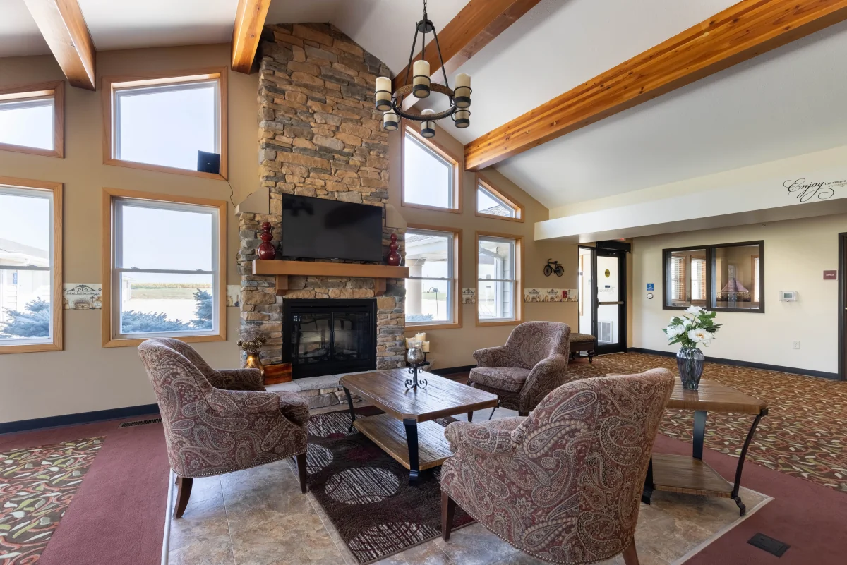 https://www.jaybirdseniorliving19.net/wp-content/uploads/2023/12/Holstein_Senior_Living_22_1200.webp