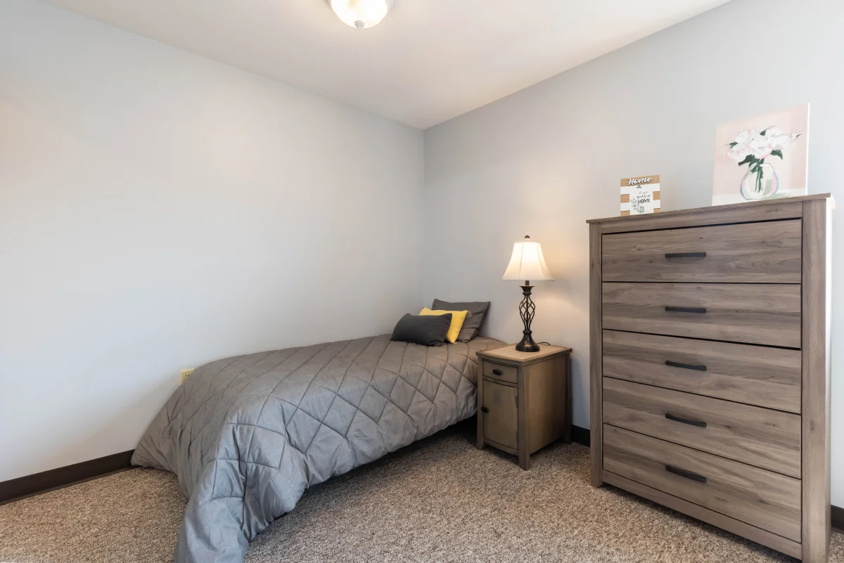 https://www.jaybirdseniorliving19.net/wp-content/uploads/2023/12/Manning_Senior_Living_09_1200.webp