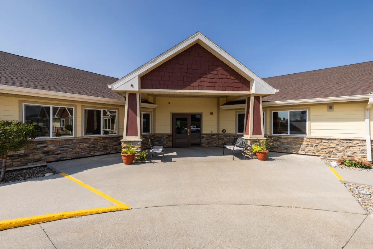 https://www.jaybirdseniorliving19.net/wp-content/uploads/2023/12/Manning_Senior_Living_20_1200.webp