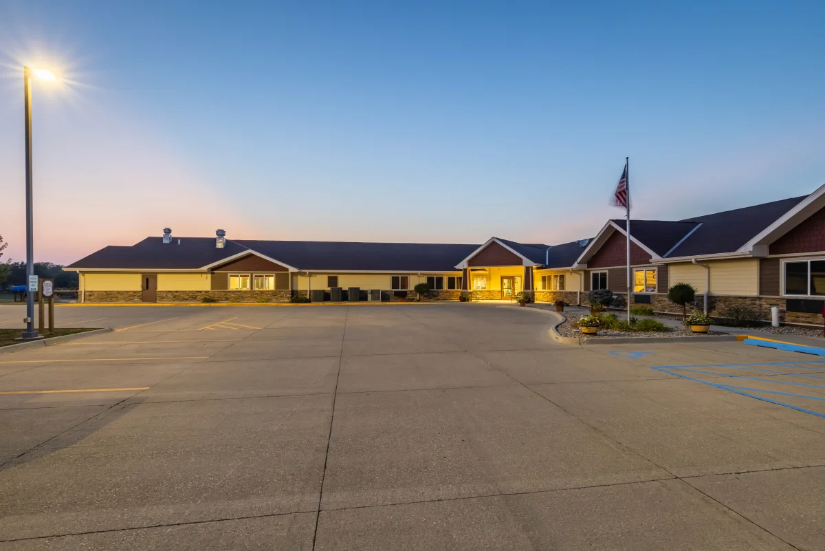 https://www.jaybirdseniorliving19.net/wp-content/uploads/2023/12/Manning_Senior_Living_36_1200.webp