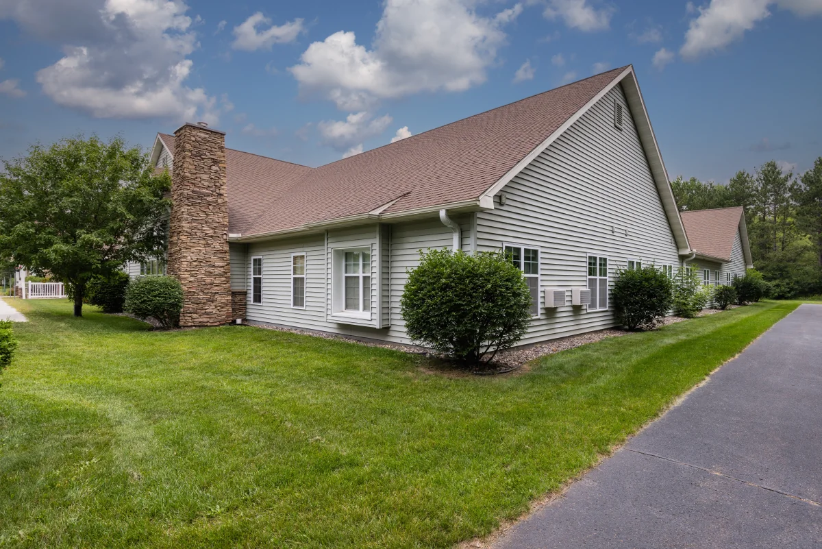 https://www.jaybirdseniorliving19.net/wp-content/uploads/2023/12/Milestone_Senior_Living_Rhinelander_39_1200.webp