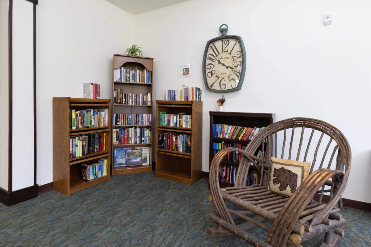 https://www.jaybirdseniorliving19.net/wp-content/uploads/2023/12/Milestone_Senior_Living_Woodruff_09_1200.webp