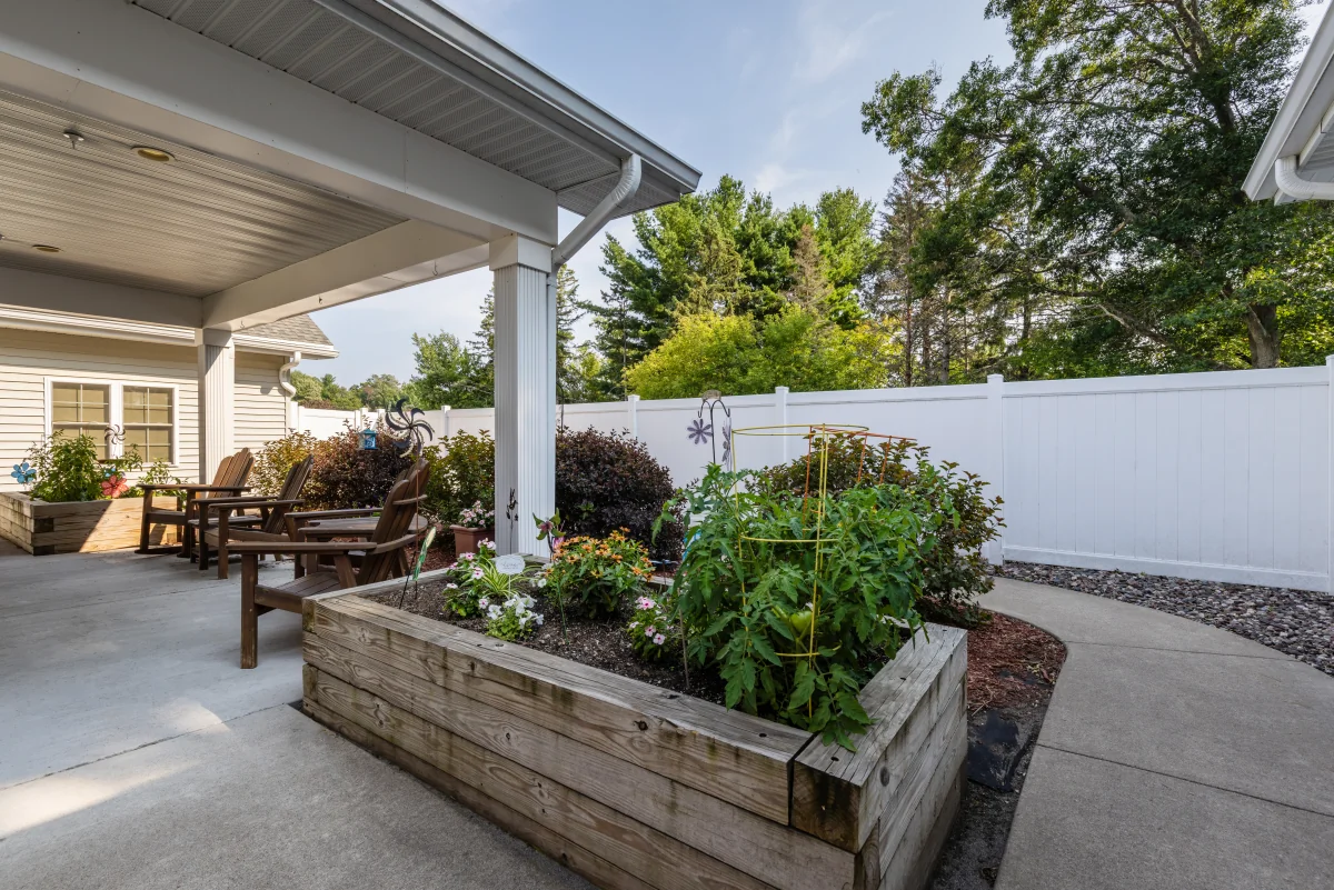 https://www.jaybirdseniorliving19.net/wp-content/uploads/2023/12/Milestone_Senior_Living_Woodruff_12_1200.webp