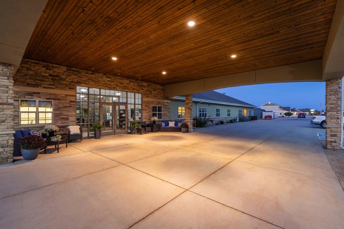 https://www.jaybirdseniorliving19.net/wp-content/uploads/2023/12/Parker_Place_32_1200.webp