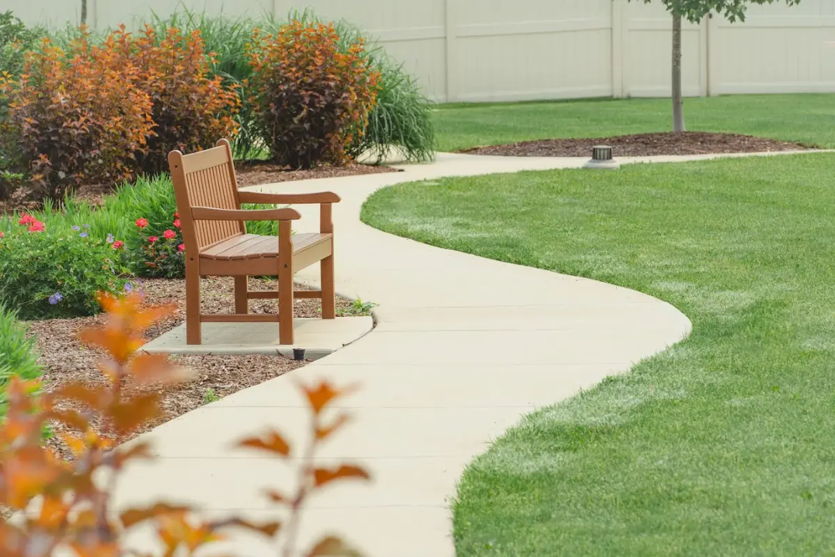 https://www.jaybirdseniorliving19.net/wp-content/uploads/2024/07/Courtyard-2-1.webp