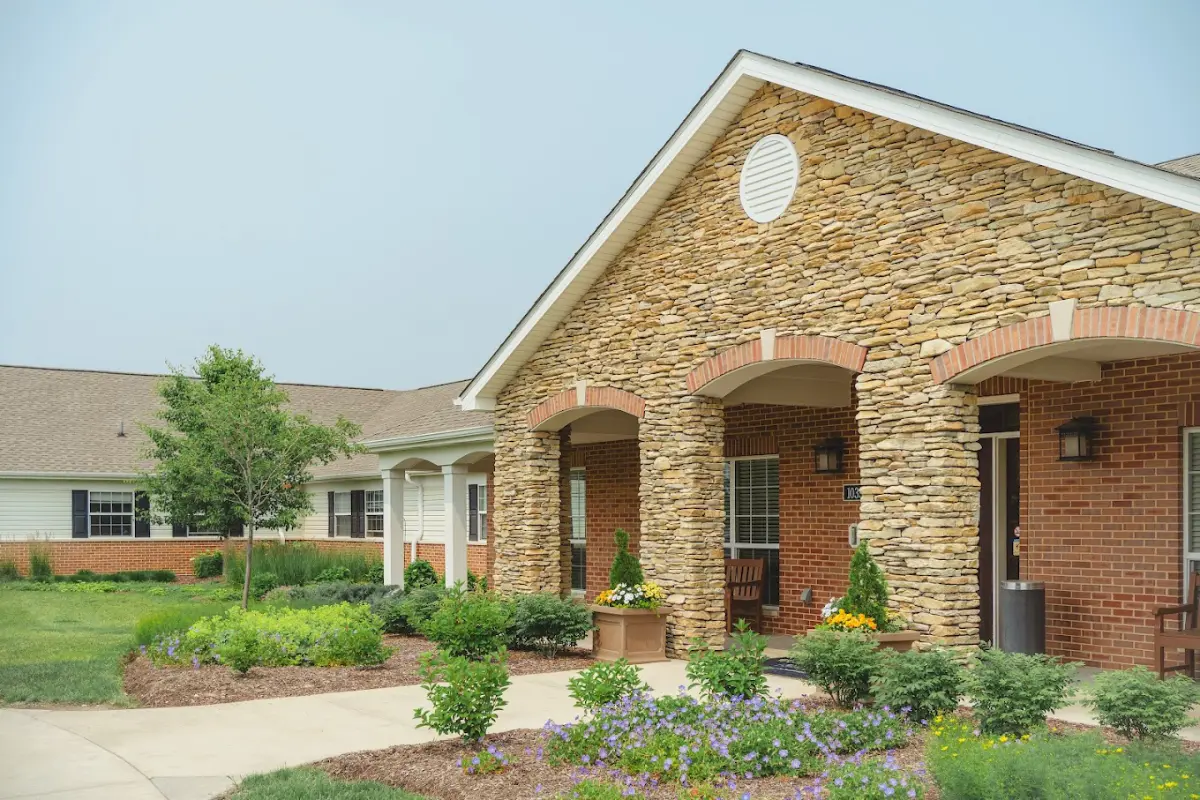 https://www.jaybirdseniorliving19.net/wp-content/uploads/2024/07/Front-of-Building-1.webp