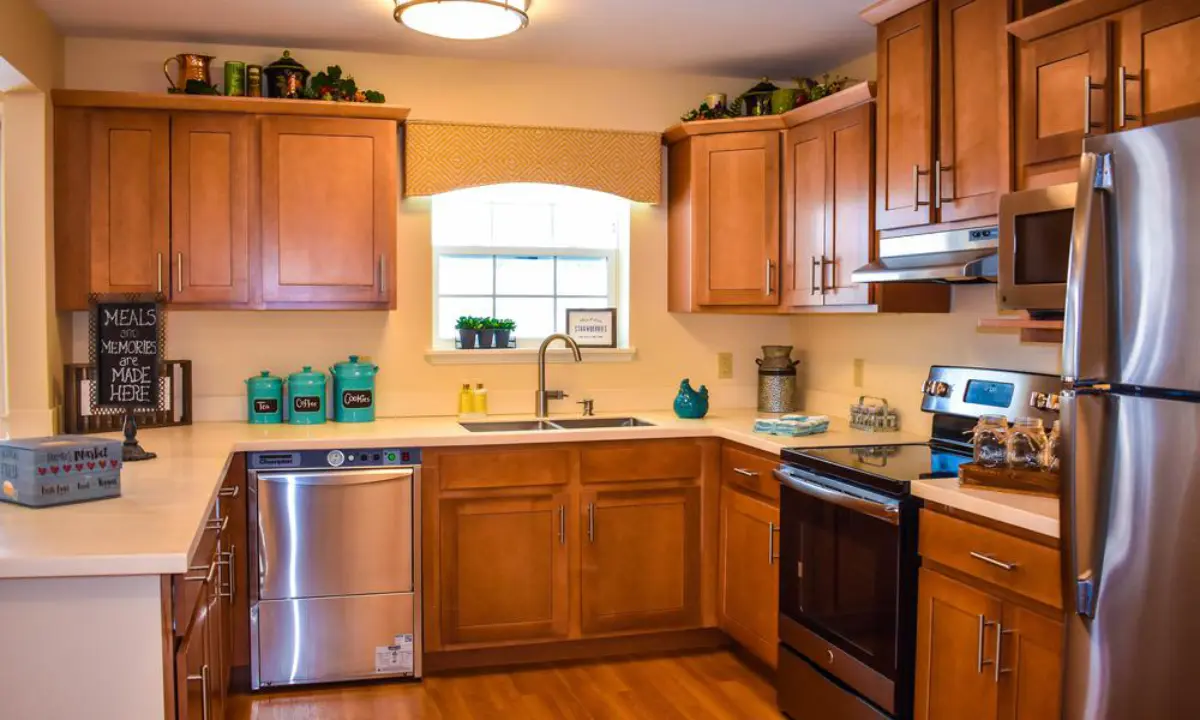 https://www.jaybirdseniorliving19.net/wp-content/uploads/2024/07/Kitchen.webp