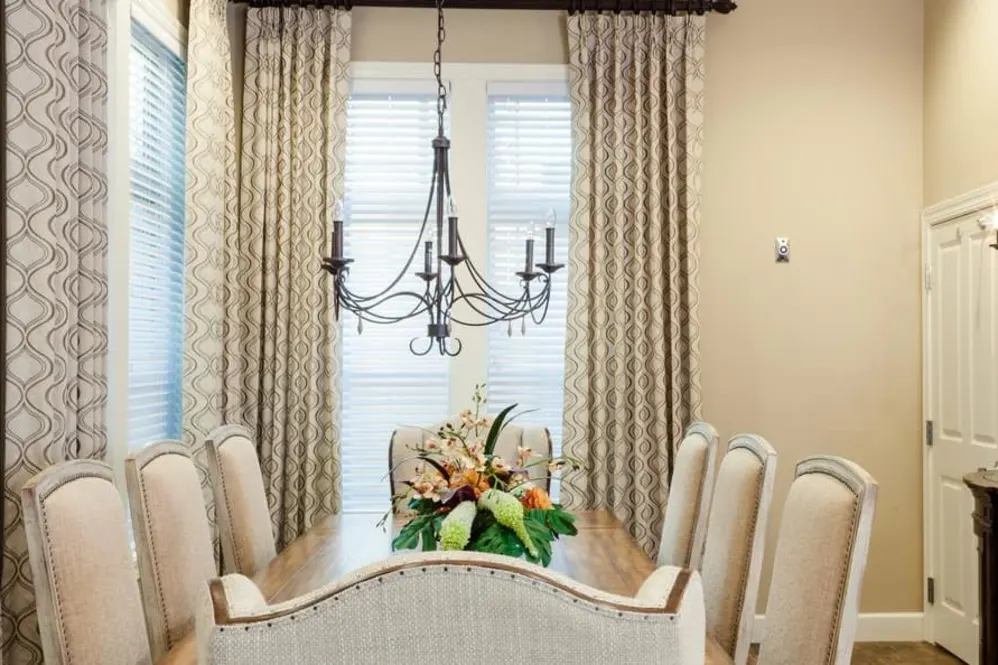 https://www.jaybirdseniorliving19.net/wp-content/uploads/2025/04/ultl1e870ueewndjknkj.webp